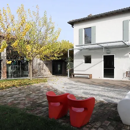 Sacramora Bed and Breakfast 4*